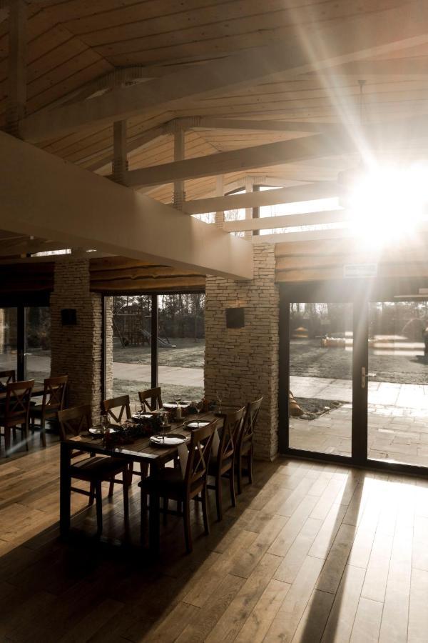 קונסטנסין-יז'יורנה Hotel Borowina מראה חיצוני תמונה
