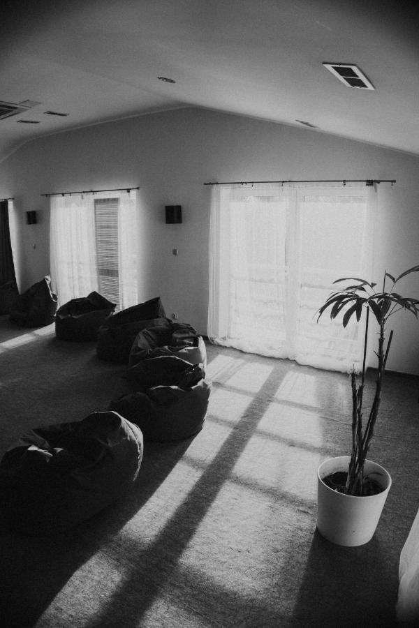 קונסטנסין-יז'יורנה Hotel Borowina מראה חיצוני תמונה