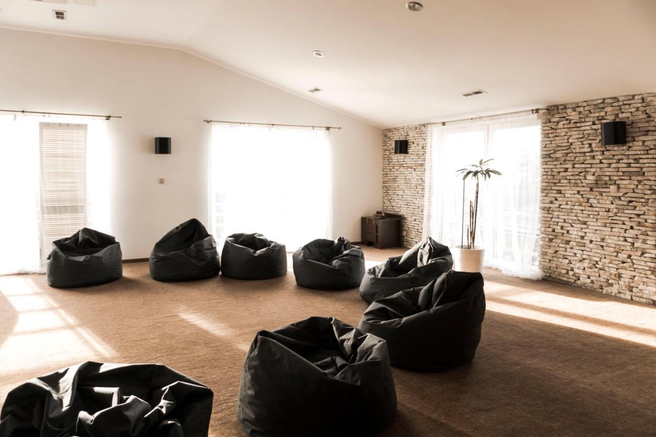קונסטנסין-יז'יורנה Hotel Borowina מראה חיצוני תמונה