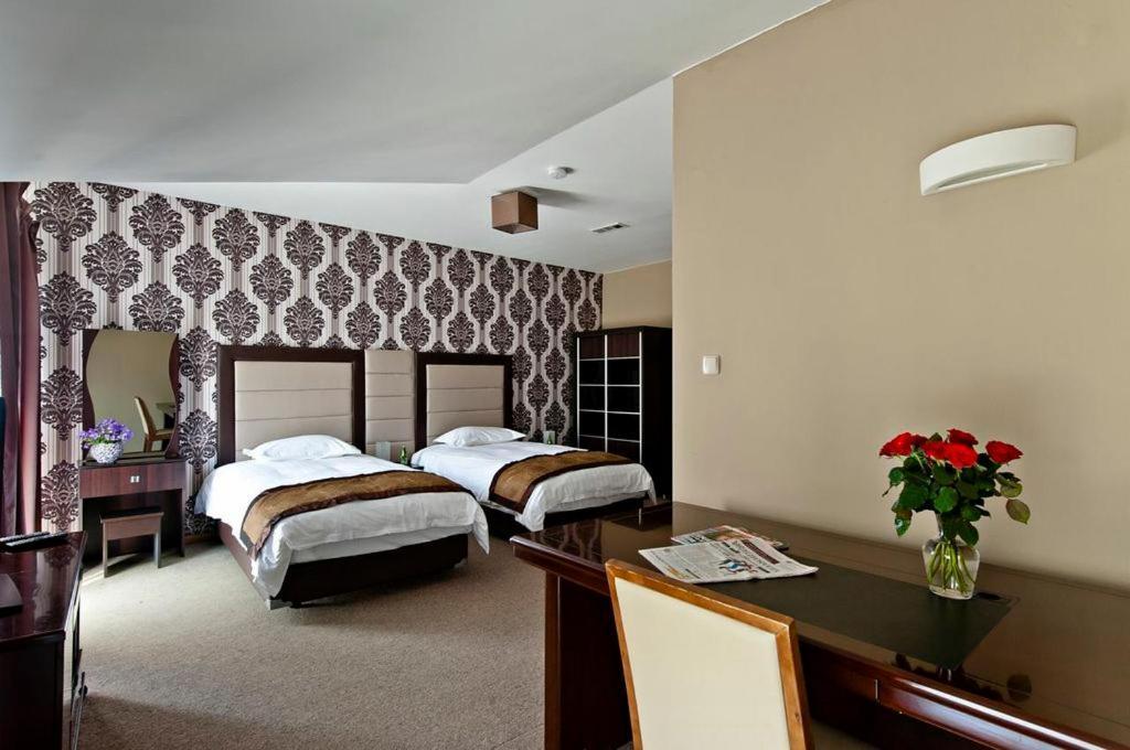 קונסטנסין-יז'יורנה Hotel Borowina חדר תמונה