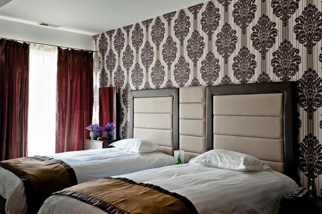 קונסטנסין-יז'יורנה Hotel Borowina מראה חיצוני תמונה