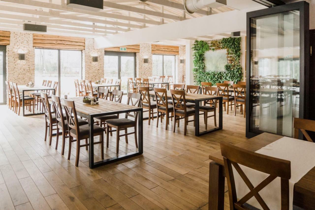 קונסטנסין-יז'יורנה Hotel Borowina מראה חיצוני תמונה